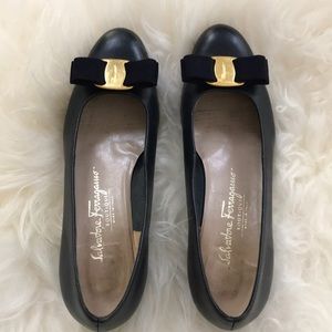 Vintage Varia Bow Ferragamo Pumps